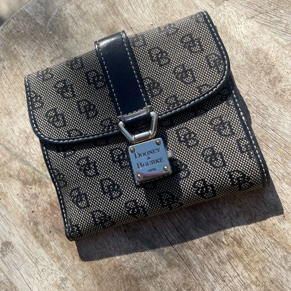 Dooney & Bourke Black and cream Wallet classic vintage chic